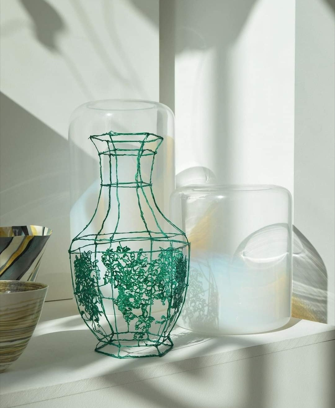 VTwonen vase + 5 flowers