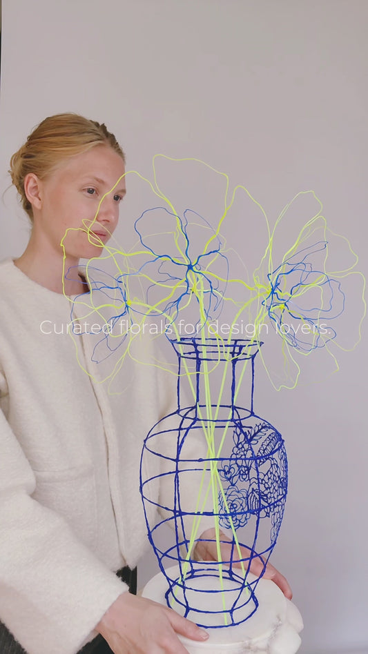 4 Sculpturale Bloemen + Design vaas | Neon Glow & blue